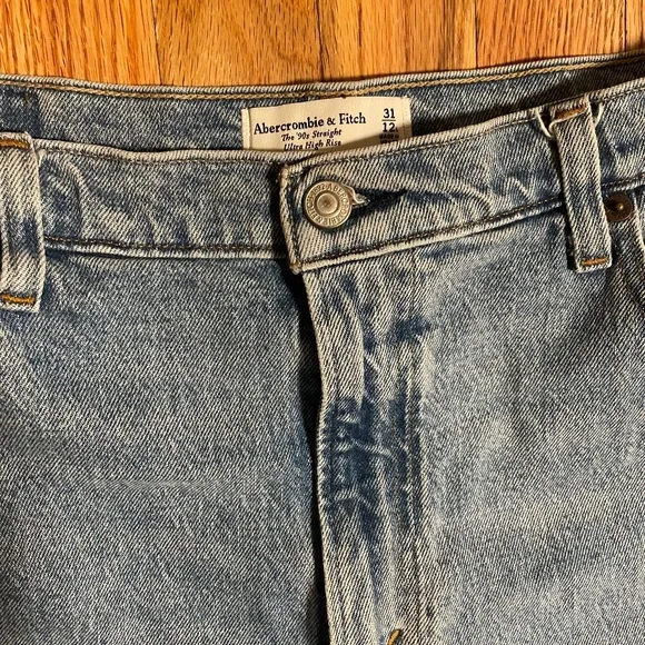Abercrombie Curve Love 90s Straight Jean - Picture 4 of 4